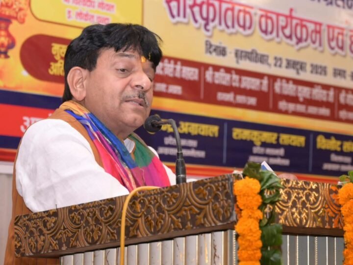 योगी के मंत्री बोले- ‘आजम को मुख्यमंत्री बनाने की घोषणा करें अखिलेश…’