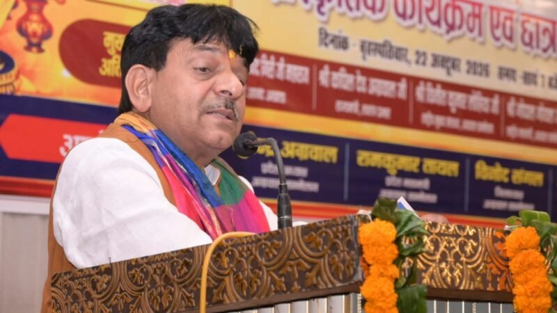 योगी के मंत्री बोले- ‘आजम को मुख्यमंत्री बनाने की घोषणा करें अखिलेश…’