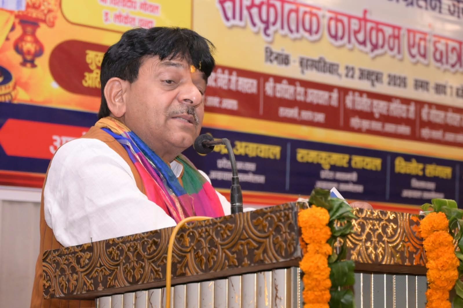 योगी के मंत्री बोले- ‘आजम को मुख्यमंत्री बनाने की घोषणा करें अखिलेश…’