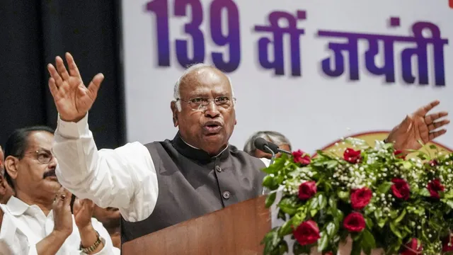 ‘मैं तो खुद पीएम मोदी को सत्ता से हटाने की बात कह रहा था…’, खरगे के कार्यक्रम में कांग्रेस कार्यकर्ता की पिटाई