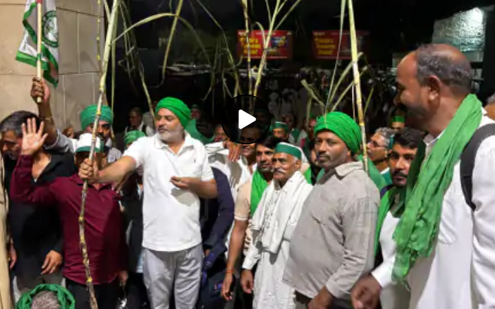 किसानों ने गन्ना मूल्य बढ़ाने के लिए लखनऊ की ओर किया प्रस्थान