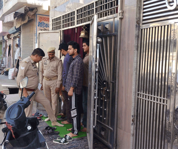 नकुड़ में एक ही रात में दो मंदिरों को चोरों ने बनाया निशाना, शिव मंदिर का दानपात्र उखाड़ ले गए चोर, नगरवासियों में रोष