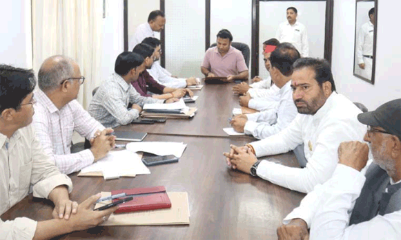 मतदेय स्थलों के समायोजन पर राजनीतिक दलों ने जताई सहमति, एक बूथ पर अधिकतम 1200 मतदाता