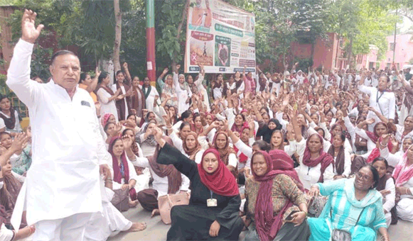 30 हजार रुपये मानदेय की मांग को लेकर आशाओं का धरना जारी, आंदोलन तेज करने की चेतावनी