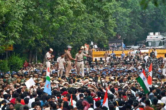 ‘मौलिक अधिकार का हनन’, जंतर-मंतर को प्रदर्शन स्थल की सूची से हटाने के फैसले को SC-HC में चुनौती