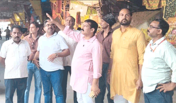 नवरात्र को लेकर चेयरमैन ने मंदिर का किया निरीक्षण