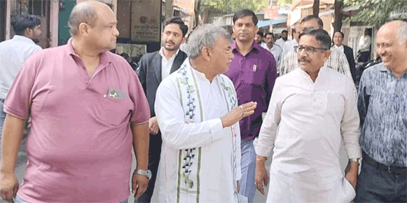 भाजपा नेताओं ने दिनेश गोयल के समर्थन में अधिवक्ताओं से किया जनसंपर्क