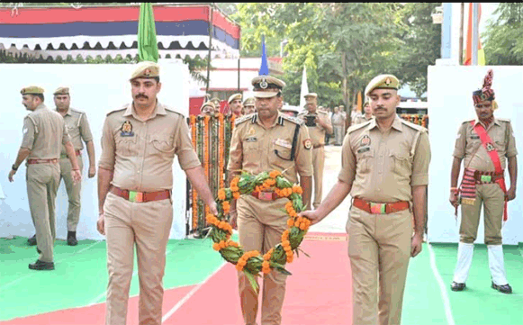 पुलिस स्मृति दिवस पर शहीद जवानों को नमन, डीआईजी और एसएसपी ने पुष्प अर्पित कर दी श्रद्धांजलि