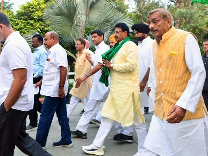 INDIA Bloc के सांसद रात 8 बजे राष्ट्रपति मुर्मू से मिलेंगे; शाम 5 बजे संसद के सेंट्रल हॉल में होंगे इकट्ठा