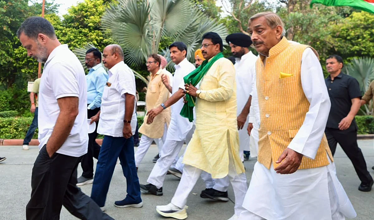 INDIA Bloc के सांसद रात 8 बजे राष्ट्रपति मुर्मू से मिलेंगे; शाम 5 बजे संसद के सेंट्रल हॉल में होंगे इकट्ठा