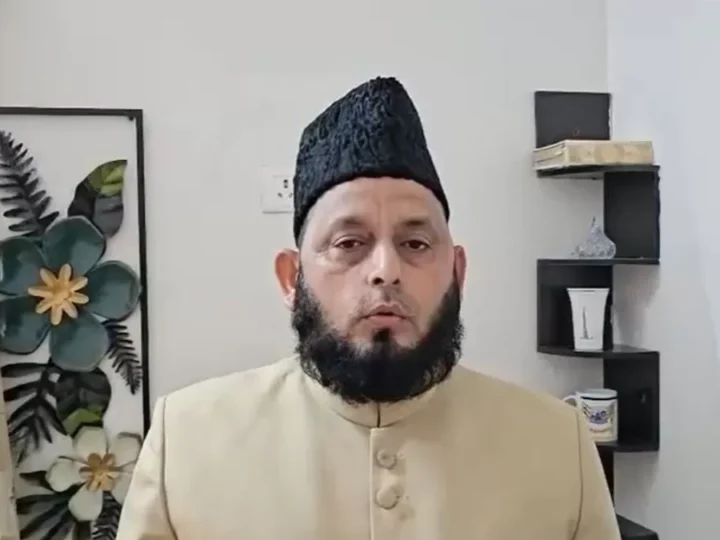 फारूक अब्दुल्ला के बयान पर भड़के मौलाना खालिद रशीद, बोले- जम्मू-कश्मीर भारत का अभिन्न अंग, किसी दूसरे देश की सुरक्षा का दावा अस्वीकार्य