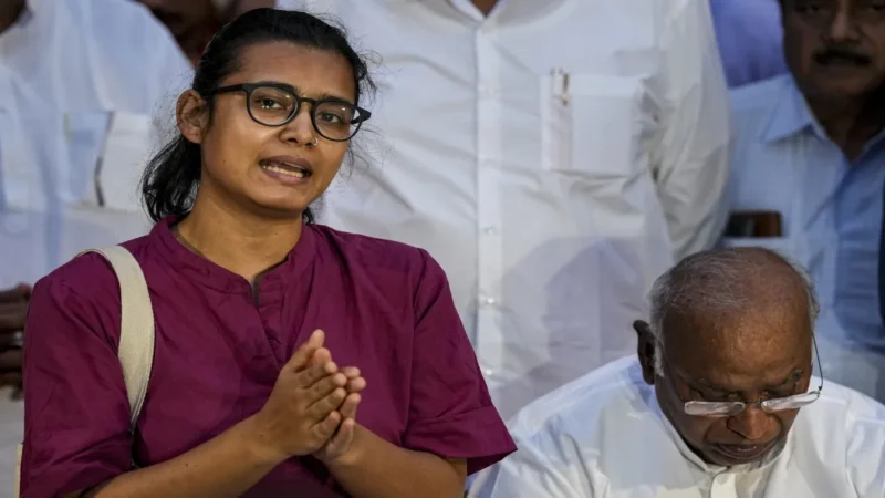 ‘हिंदुस्तान की सरकार…’, आधी रात हिरासत से छूटने के बाद नेहा बोरा का पहला बयान