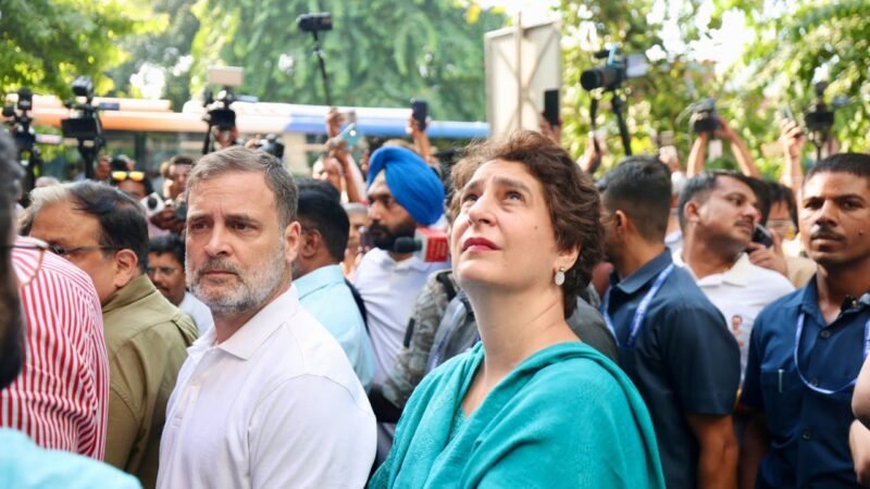 राहुल गांधी और प्रियंका गांधी पर दिल्ली पुलिस ने की FIR