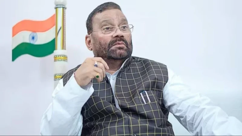 कांग्रेस नेता राहुल गांधी से मिले स्वामी प्रसाद मौर्य, INDIA गठबंधन में शामिल होने का किया ऐलान