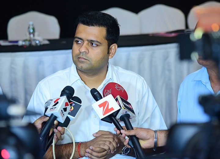अखिलेश यादव हिरासत में, धनराज नथवानी ने कहा- लोकतांत्रिक बातचीत का समाधान जल्द होना चाहिए